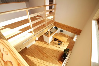 吹抜けより見る1階