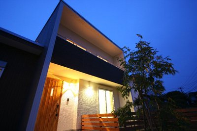 ひと際目立つ箱型のシンプルBOX