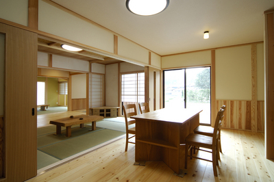 ゆったりとした心地で食事ができるダイニングスペース。