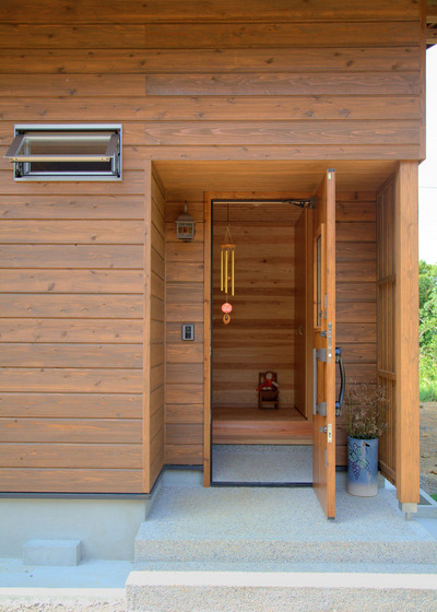 玄関に入ると木の香りが・・・