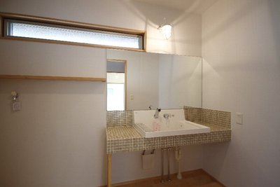 造作洗面化粧台の下はオープンにすることですっきりした印象に! 造作洗面化粧台の下はオープンにすることですっきりした印象に!