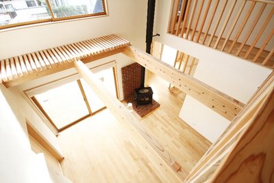 リビングでくつろぐ家族を確認できる空間構成