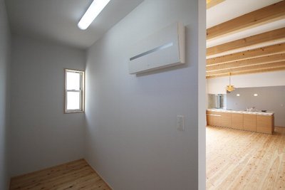 リビング横にライブラリーコーナーを設置