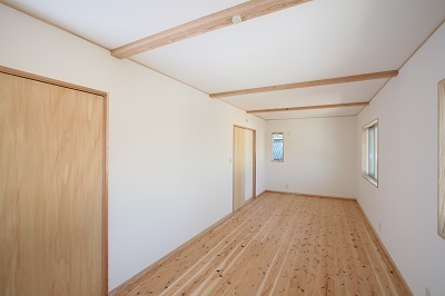 今は広いひとつながりになっている子供部屋。将来は2部屋に仕切れるように。