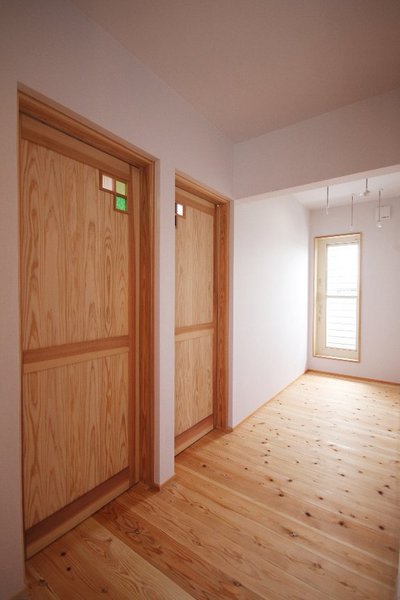 洗濯物も干せる明るい二階ホール