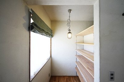 リビング一角に設けられたご主人様の書斎スペース
