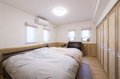 漆喰と自然素材でできた寝室で快眠できます。