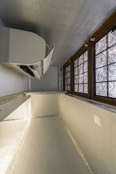 エアコン
マッハシステムは断熱された機械室にエアコンと特殊なDCファーんで各部屋に調整された空気を送ります。 エアコン
マッハシステムは断熱された機械室にエアコンと特殊なDCファーんで各部屋に調整された空気を送ります。