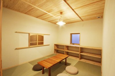 リビングからつながる小上がり和室