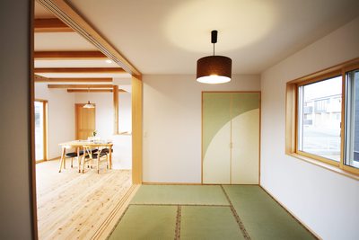 和室からキッチンは見えない設計です。