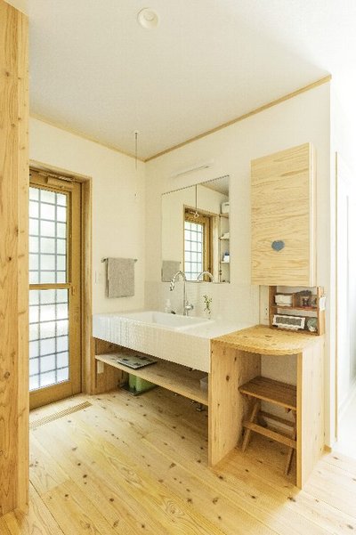 寝室横には動線幅を広く確保し水廻りをまとめました。