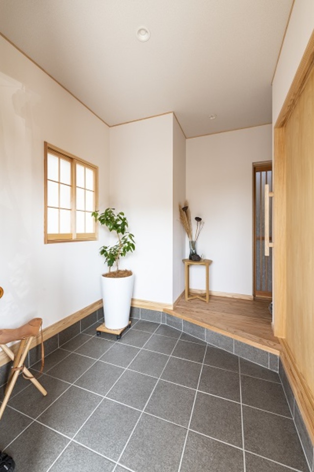 スッキリとした玄関は素敵な家具がお出迎え。 スッキリとした玄関は素敵な家具がお出迎え。