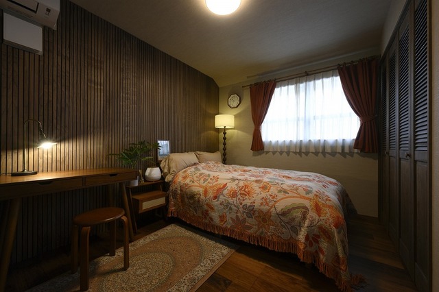 海外のホテルのような主寝室。