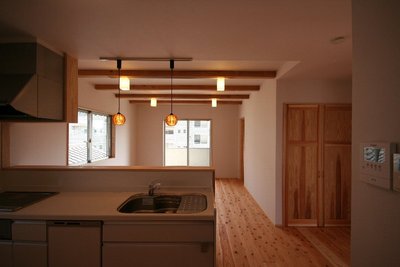 キッチン・ダイニングと一体化した広々リビング