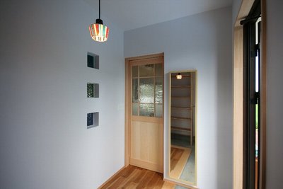 玄関ホールも清潔感があって広々♪