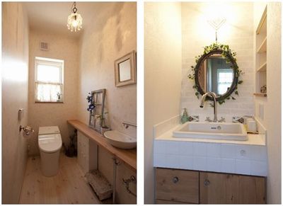 　小物を飾ったトイレや、オリジナル洗面化粧台。 
化粧台の白いタイルは清涼感があって狭さを感じません。