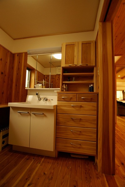 ご家族に合わせてつくった収納家具。