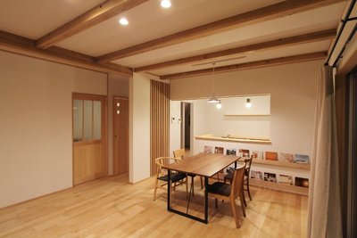 壁の一部は程よく目隠しをして風を通してくれる格子に。素敵なアクセントになっています♪ 壁の一部は程よく目隠しをして風を通してくれる格子に。素敵なアクセントになっています♪