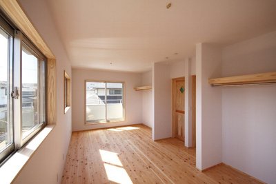 小さいうちは一緒に遊べるように、大きくなったら壁を作って個室に…子どもの成長に合わせて間取りも変化させます 小さいうちは一緒に遊べるように、大きくなったら壁を作って個室に…子どもの成長に合わせて間取りも変化させます