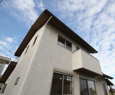 自然素材でできた「そとん壁」を使用の外壁 自然素材でできた「そとん壁」を使用の外壁