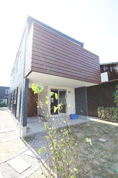 バルコニーが大きな軒下になるＣＡＮ・ＢＯＸ