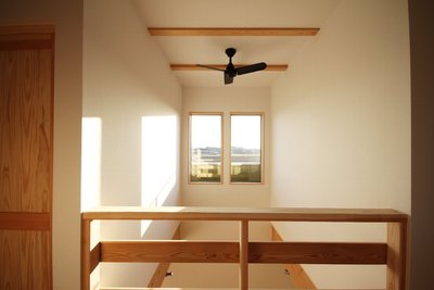 採光だけでなく、景色も楽しむことができる大開口の窓