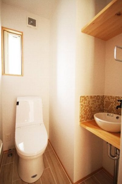 トイレ手洗いコーナーは、レトロな雰囲気のI様オリジナルに仕上がりました トイレ手洗いコーナーは、レトロな雰囲気のI様オリジナルに仕上がりました