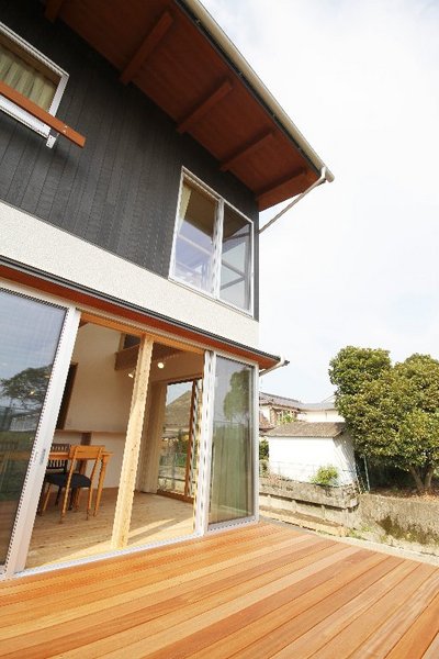 天気の良い日はダイニングからテラスを食事スペースにしたりと楽しめます。 天気の良い日はダイニングからテラスを食事スペースにしたりと楽しめます。