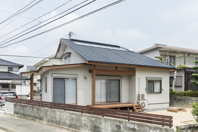 ＯＭソーラーのパネルを設置しやすい広い屋根。