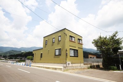 グリーンの外壁が地域に馴染む家の完成です。 グリーンの外壁が地域に馴染む家の完成です。