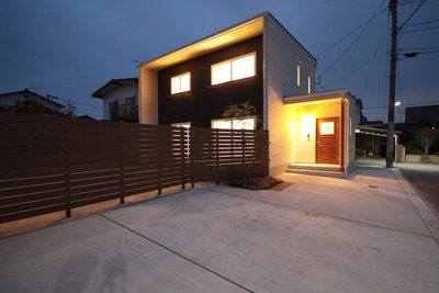 夜の外観 夜の外観