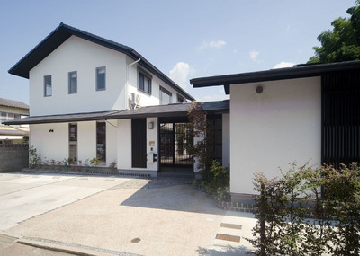 右手が親世帯、左手が子世帯。