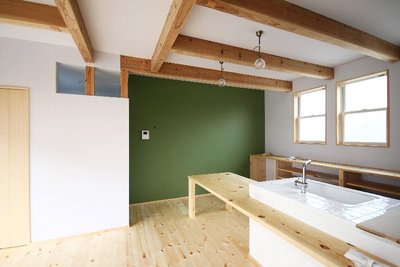 壁一面の黒板塗料はご主人様が塗られました