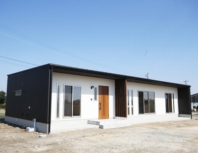 シンプルなデザインの外観