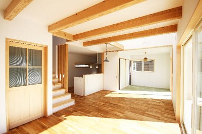 キッチンからLDK、和室までをゆるやかな一つの空間で繋げました
