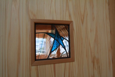 お気に入りのステンドグラスは子供部屋の入り口建具に