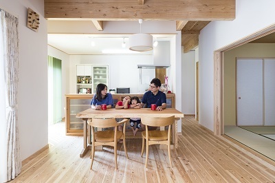 子供たちへ「受け継ぐ住まい」<br />
経年変化の魅力も楽しめる和の家