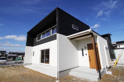 モノトーンのかっこいい外観