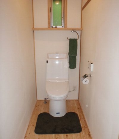 壁、床、便器本体を一新し、清潔感のあるトイレへ 壁、床、便器本体を一新し、清潔感のあるトイレへ