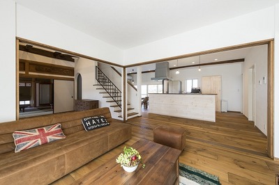 室内の、リビング、ﾀﾞｲﾆﾝｸﾞｷｯﾁﾝを一つの空間に出来るようにしました。お料理好きな奥様のアイランドキッチンは、近い将来、料理教室をされることを前提に施工しています。