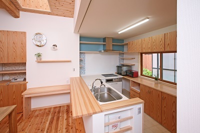 家族と会話をしながらお料理ができる対面式キッチンへ変更。