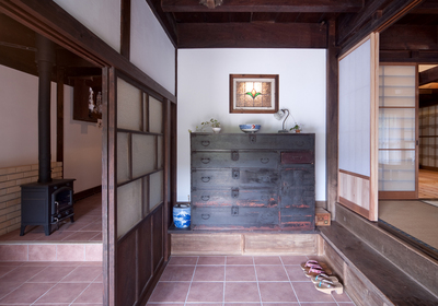 古いタンスもインテリアとして存在感をアピール