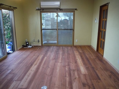 床はフレンチパインを使用。ぐっとあたたかみが増しました。 床はフレンチパインを使用。ぐっとあたたかみが増しました。