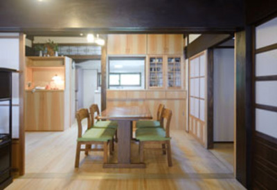 個室だった和室を床張りにしダイニングキッチンへ。