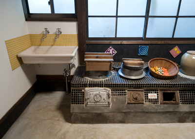 愛らしいタイルを貼って化粧なおしされたかまど