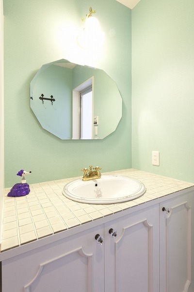 洗面はポップで清潔ある空間に! 洗面はポップで清潔ある空間に!