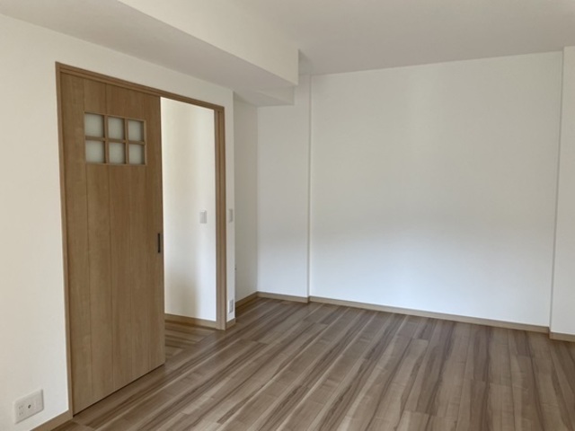 建具はできるだけ引き戸にしています。
将来手すりが設置えきるよう、壁の補強も行いました。