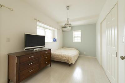 将来的に二部屋にできるように考えて今は寝室にしています。