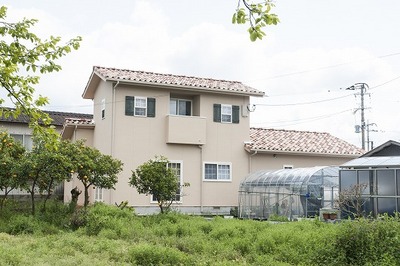 外壁下地、瓦葺き替え、樹脂サッシの新調など、新築とほぼ変わらない仕上がりに大満足です。<br />
プロヴァンススタイルの家はご夫婦の夢でした！